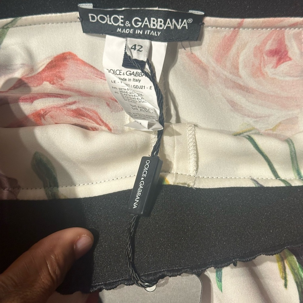 Dolce & Gabbana Cream Floral Cropped Pants with Black Waistband - Picture 10 of 11